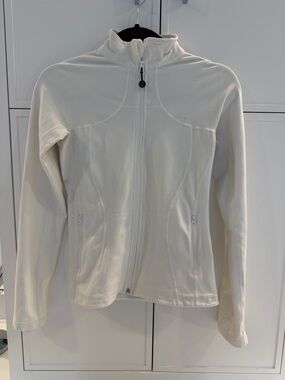 lululemon white Full-Zip fitted jacket. Very small water mark stain. Size 6